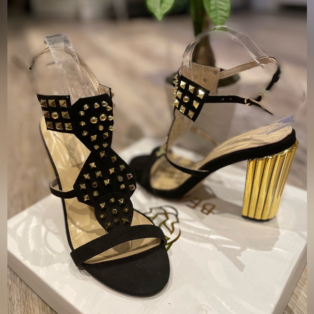 VERA PELLE BLACK ROCKSTUD ANKLE STRAP SANDAL size 40